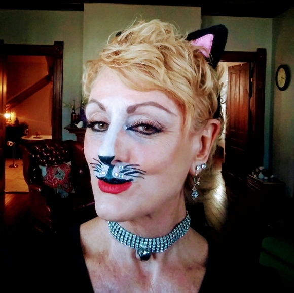 Meet your Posher, Julie - Picture 1 of 1